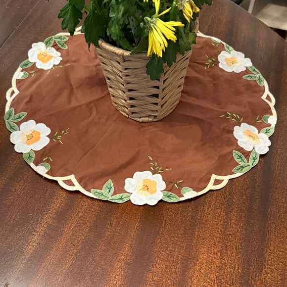 Floral Embroidered stitched Brown German doily with sweet rose pattern - Picture 3 of 8